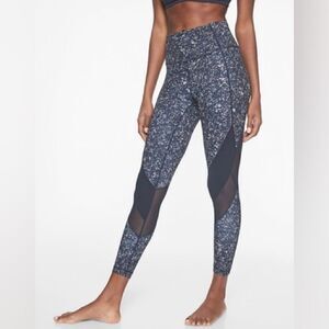 Athleta Sandstone Salutation 7/8 Tight Legging Size Small